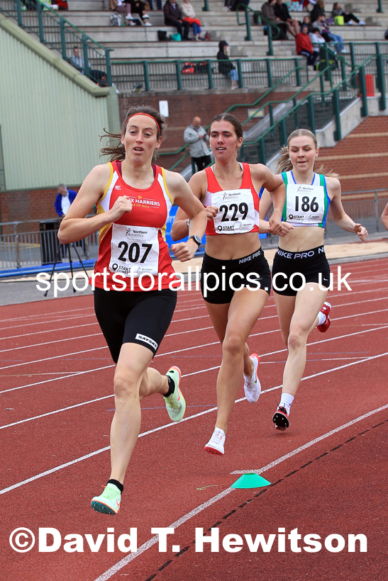 Senior womens 1500 metres, 2022 Northern Senior and Under-20 Champs., Wavertree Athletics Centre, Liverpool. Photo: David T. Hewitson/Sports for All Pics